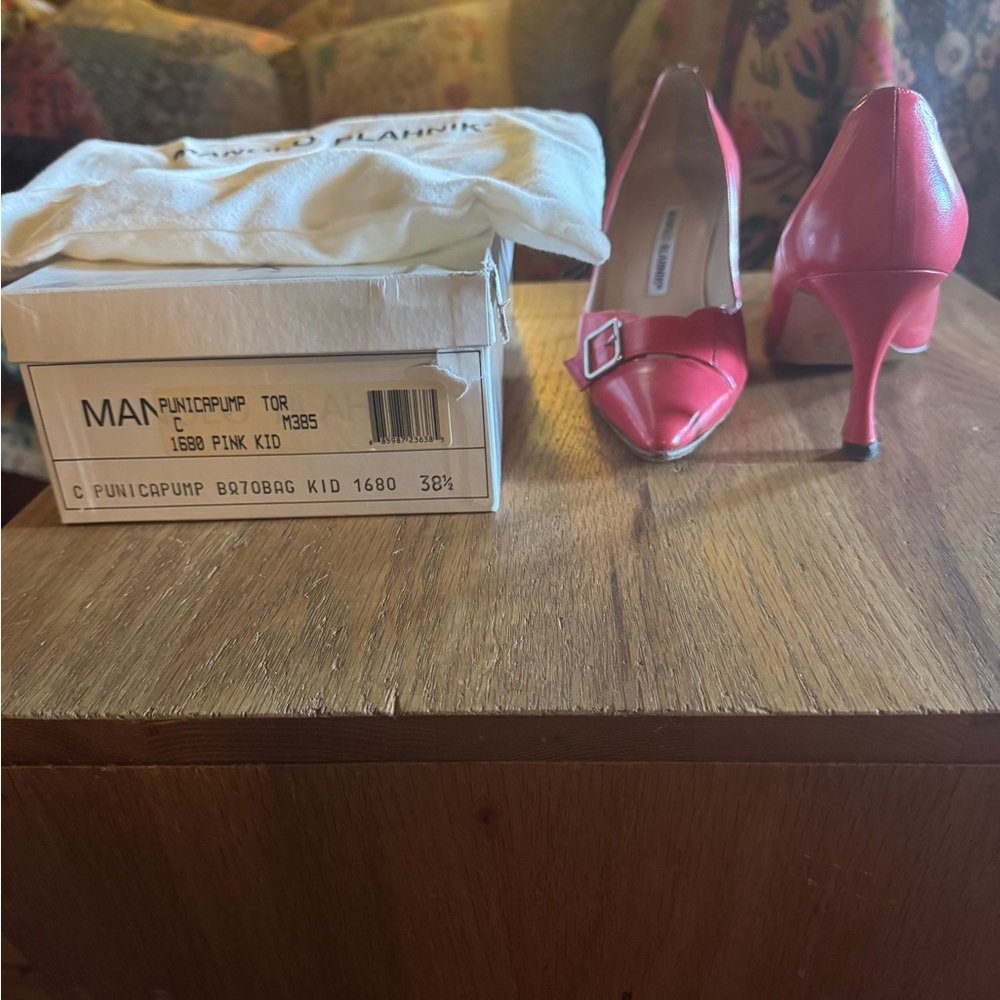 Manolo Blahnik Pink Pointed-Toe Leather Pumps with Buckle
